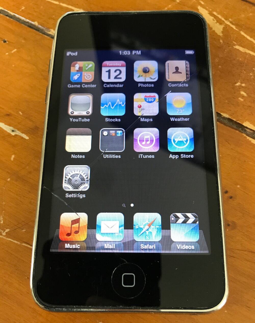 Vintage Apple iPod Touch 2nd Generation 8GB Black A1288 MB528LL WORKS
